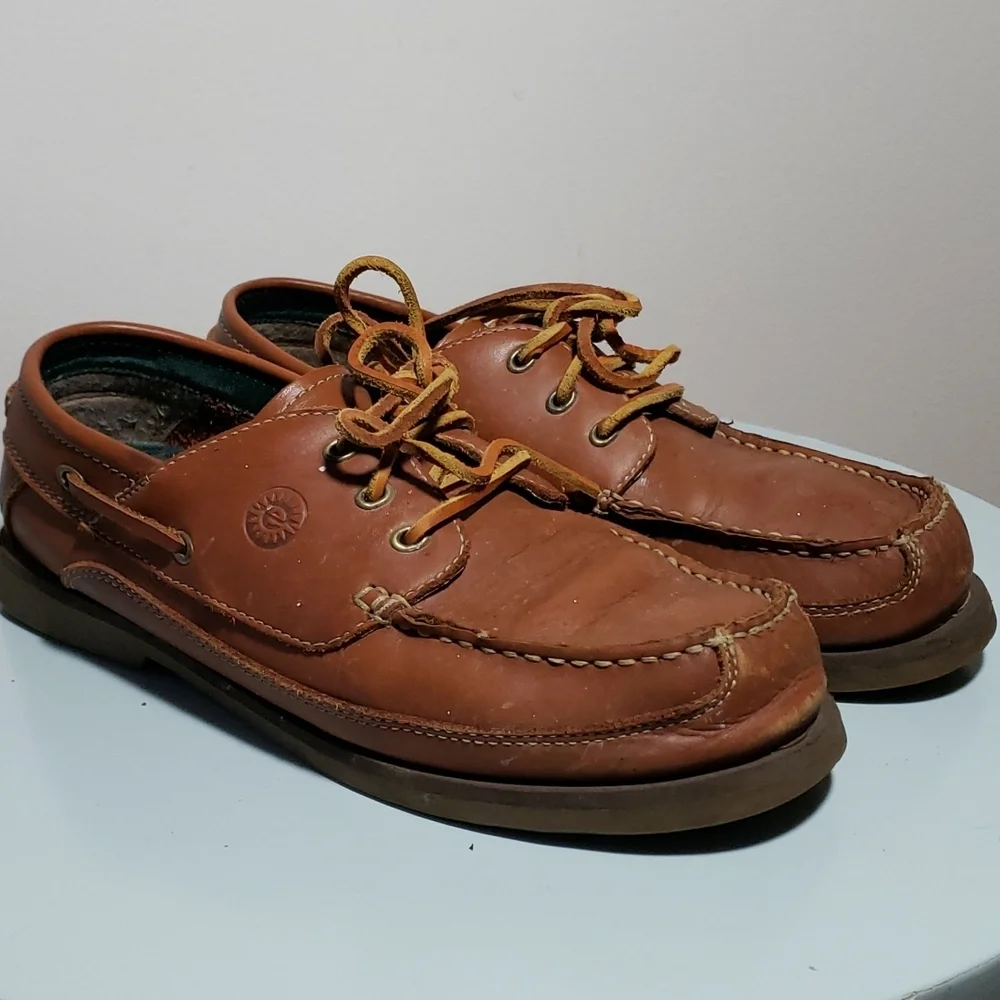 Earth Shoe Hatteras Leather Boat Style Shoes in Mid Brown.